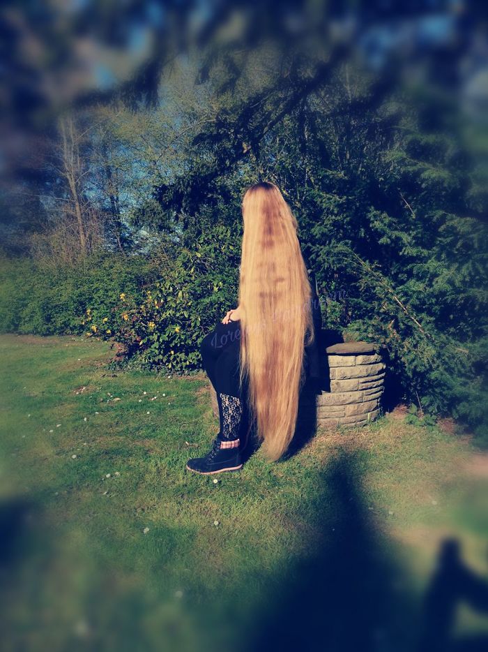 German Real-Life Rapunzel Hasn’t Cut Her Hair In 15 Years And It’s Now 3 Inches Longer Than She Is