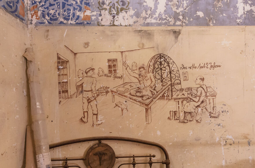 I Photographed An Abandoned Luxurious Castle That Was Built In 1901 I Photographed An Abandoned Luxurious Castle That Was Built In 1901