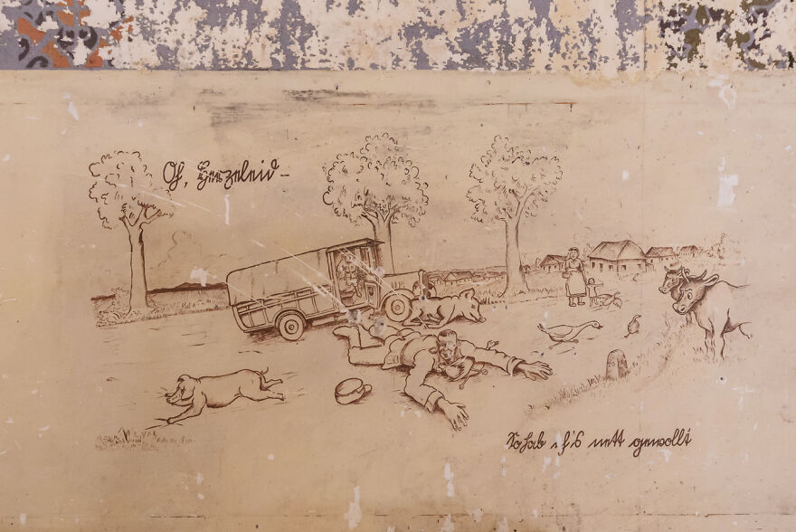 I Photographed An Abandoned Luxurious Castle That Was Built In 1901