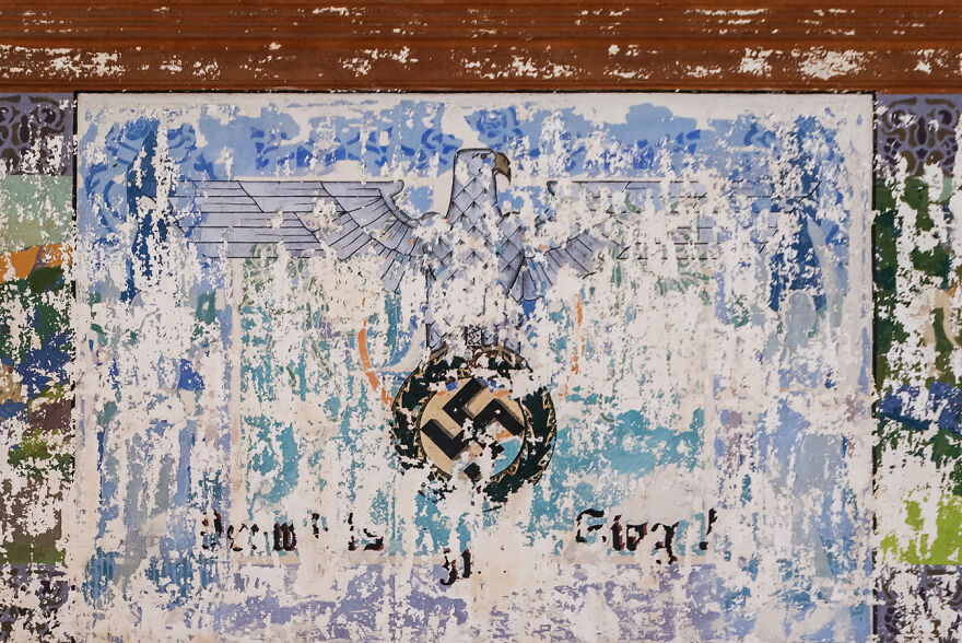 I Photographed An Abandoned Luxurious Castle That Was Built In 1901