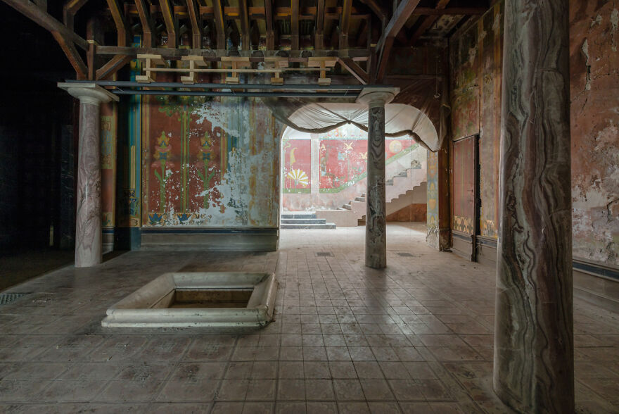 I Photographed An Abandoned Luxurious Castle That Was Built In 1901