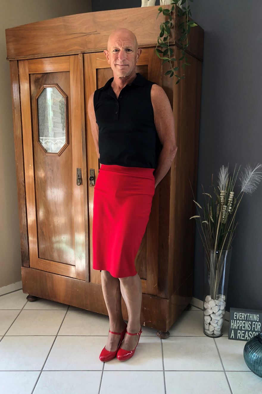 This Man In A Skirt And Heels Is Breaking Taboos, Questioning Standards, And Reinforcing That Clothes Have No Gender