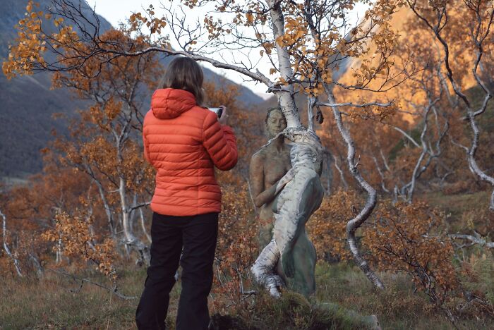 We Worked For Two Weeks In Harsh Conditions To Make This Model Disappear Into Breathtaking Arctic Landscapes