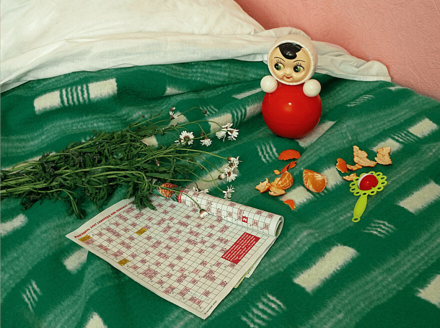 This Artist Responds To Society’s Pressure On Women To Become Mothers By A Certain Age By Showing Pregnant GRANDmothers This Artist Responds To Society’s Pressure On Women To Become Mothers By A Certain Age By Showing Pregnant GRANDmothers