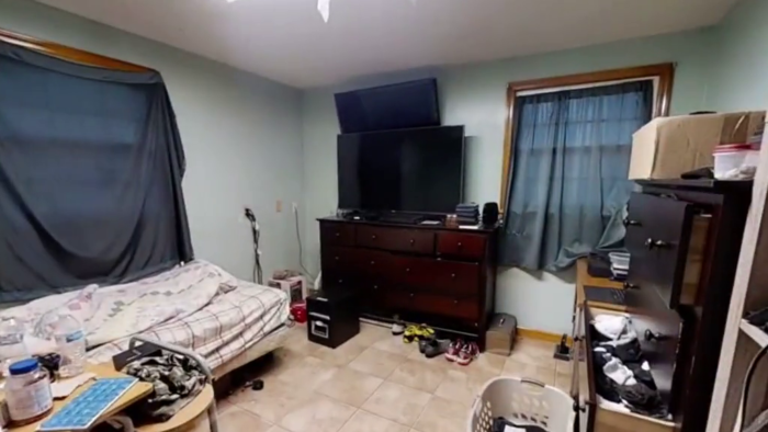 House For Sale Goes Viral Because The More You Look, The Crazier It Gets (28 Pics)