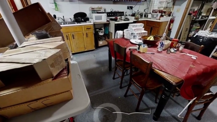 House For Sale Goes Viral Because The More You Look, The Crazier It Gets (28 Pics)