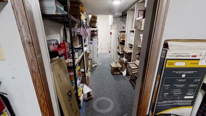 House For Sale Goes Viral Because The More You Look, The Crazier It Gets (28 Pics) House For Sale Goes Viral Because The More You Look, The Crazier It Gets (28 Pics)