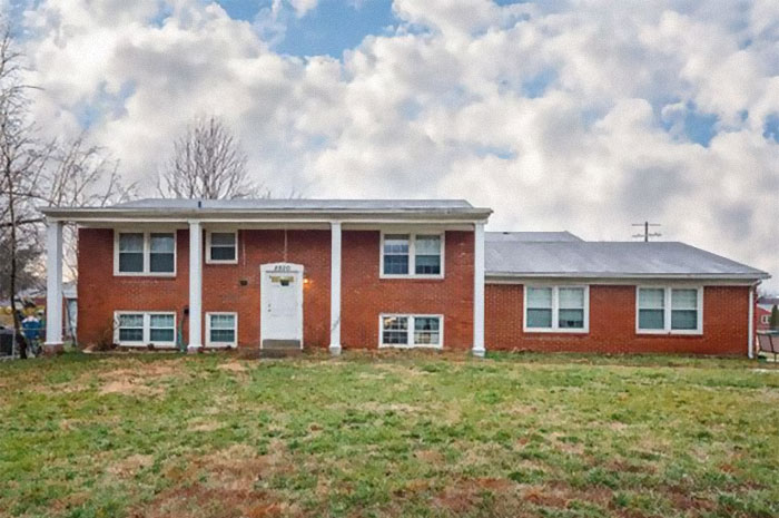 House For Sale Goes Viral Because The More You Look, The Crazier It Gets (28 Pics)