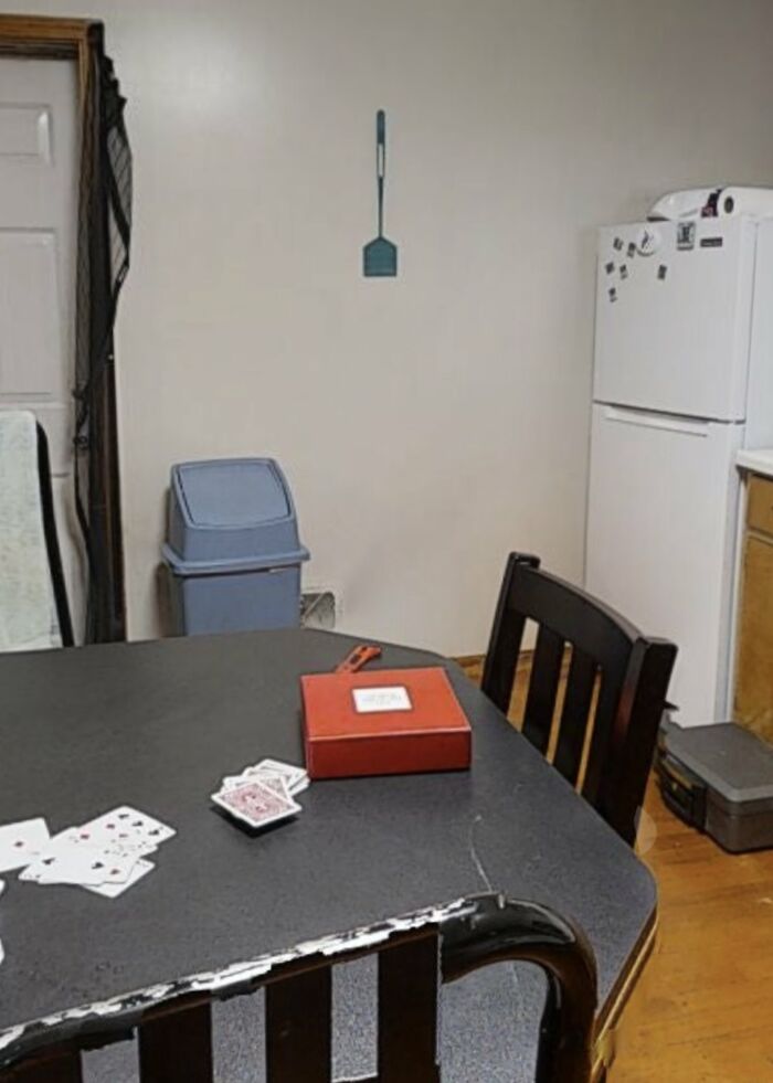 House For Sale Goes Viral Because The More You Look, The Crazier It Gets (28 Pics)