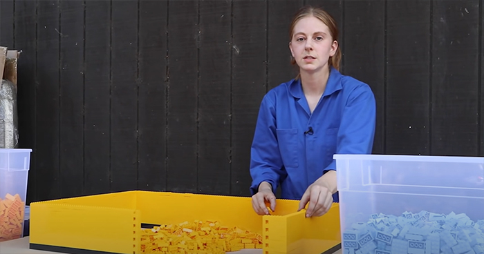 Woman Builds A Photo Booth That Lets Her Dog Take Selfies For Treats, And Over 230K People On Twitter Are Obsessed