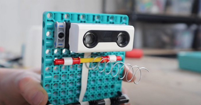 Woman Builds A Photo Booth That Lets Her Dog Take Selfies For Treats, And Over 230K People On Twitter Are Obsessed