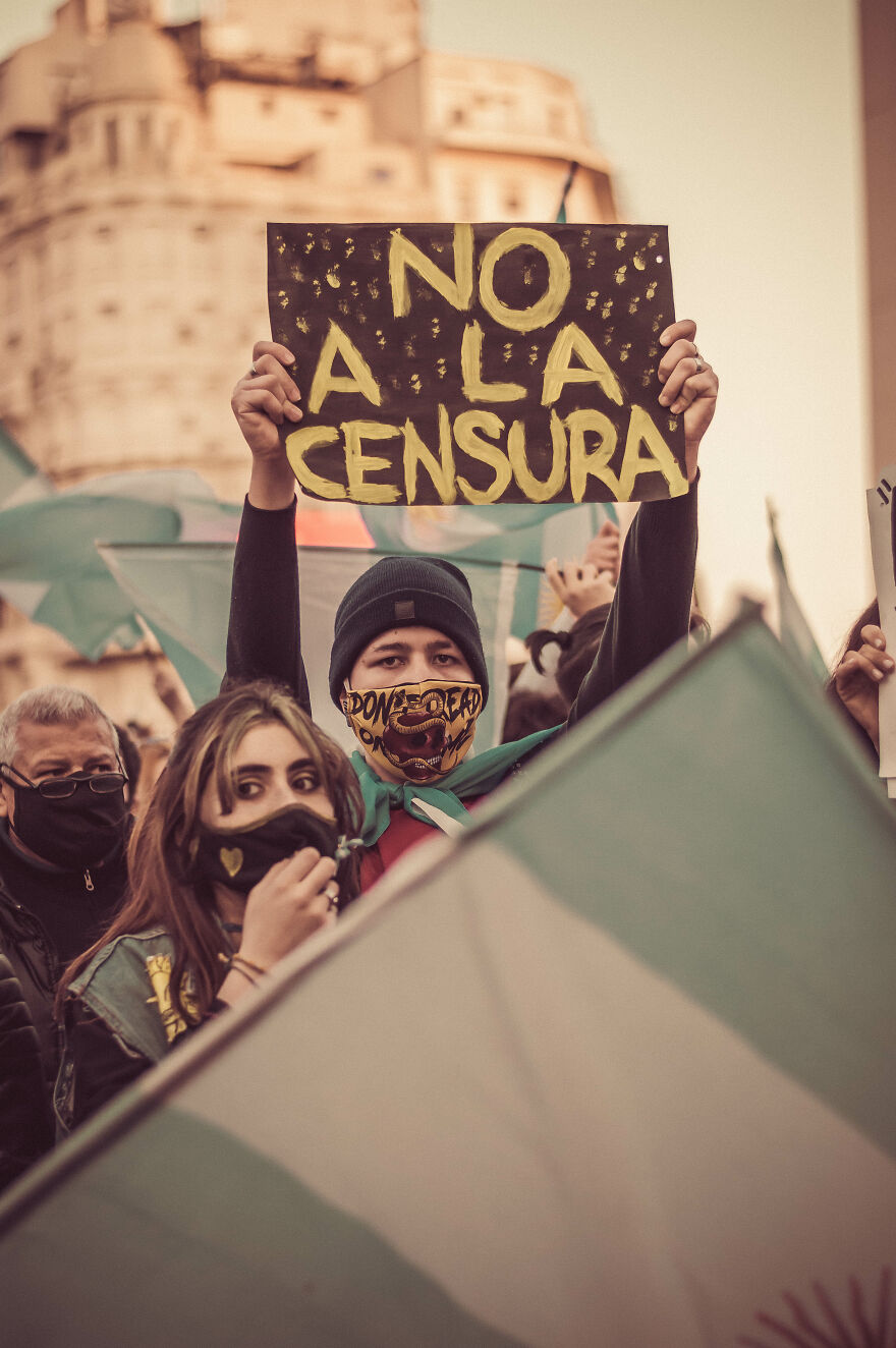 I Photographed Argentina's March Against Government Decisions In 2020 I Photographed Argentina's March Against Government Decisions In 2020