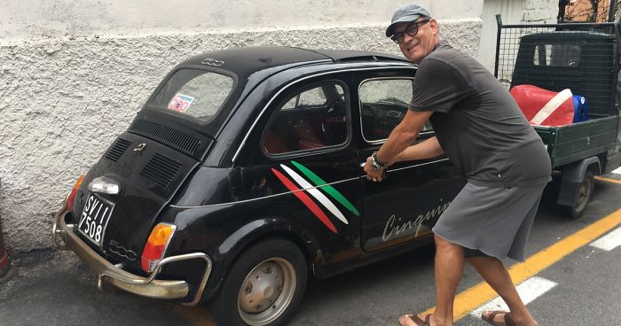 30 Tom Hanks Tweets That Prove He’s A National Treasure