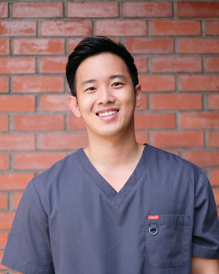 Dentist On TikTok Compares How Much Toothpaste We're Told To Use By The Commercials, And The Actual Amount We Need Dentist On TikTok Compares How Much Toothpaste We're Told To Use By The Commercials, And The Actual Amount We Need