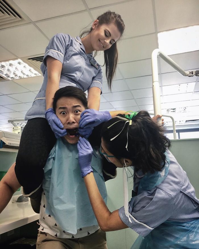 Dentist On TikTok Compares How Much Toothpaste We're Told To Use By The Commercials, And The Actual Amount We Need Dentist On TikTok Compares How Much Toothpaste We're Told To Use By The Commercials, And The Actual Amount We Need