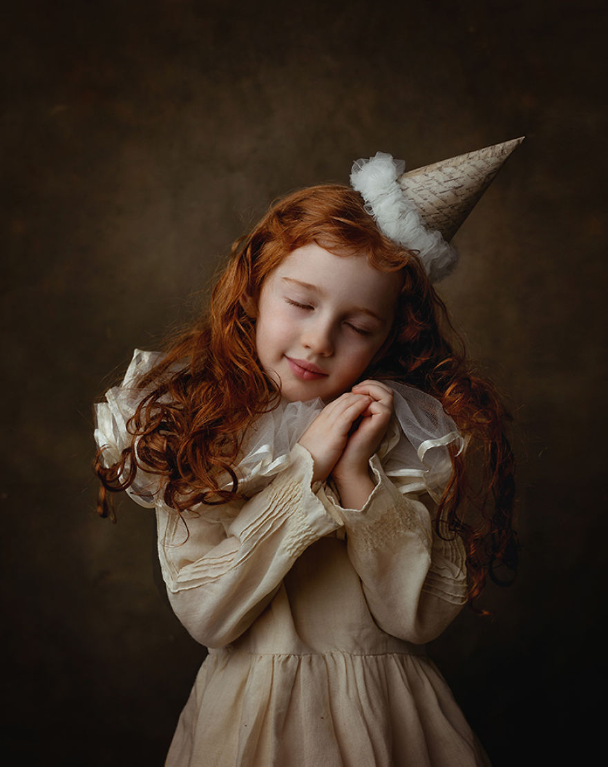 Artistic Portraits During Quarantine Time Using Artificial Light Artistic Portraits During Quarantine Time Using Artificial Light