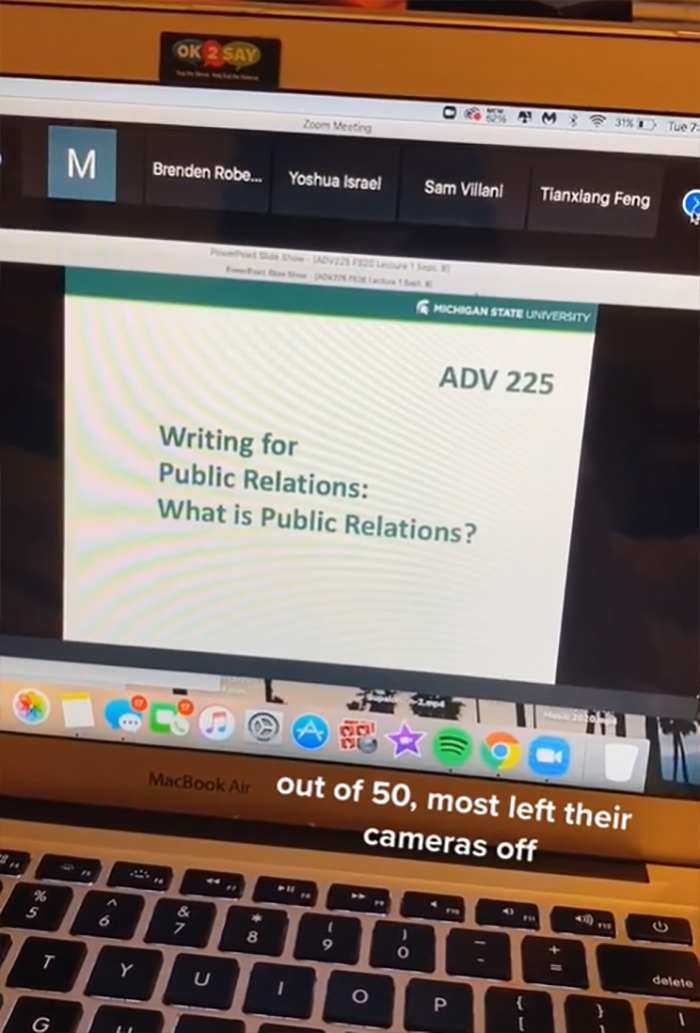 TikTokers In College Are Turning On Their Cams In Zoom Lectures So Professors Won't Have To Teach To Blank Screens TikTokers In College Are Turning On Their Cams In Zoom Lectures So Professors Won't Have To Teach To Blank Screens