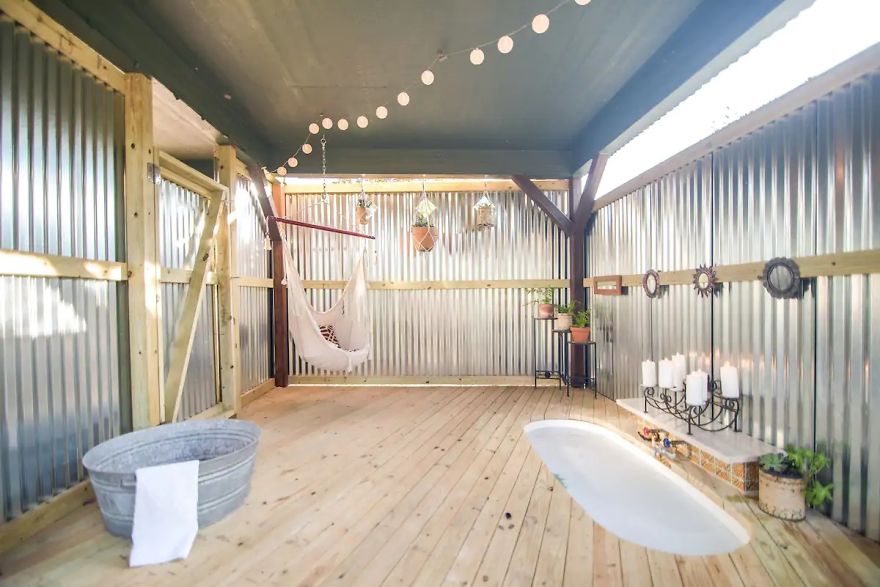 Gorgeous Tiny Treehouse For A Romantic Night. Gorgeous Tiny Treehouse For A Romantic Night.