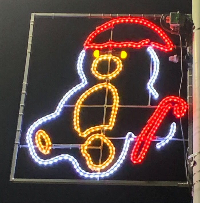 Newburgh-Scotland-Christmas-Street-Decor-Inspired-By-Drawings