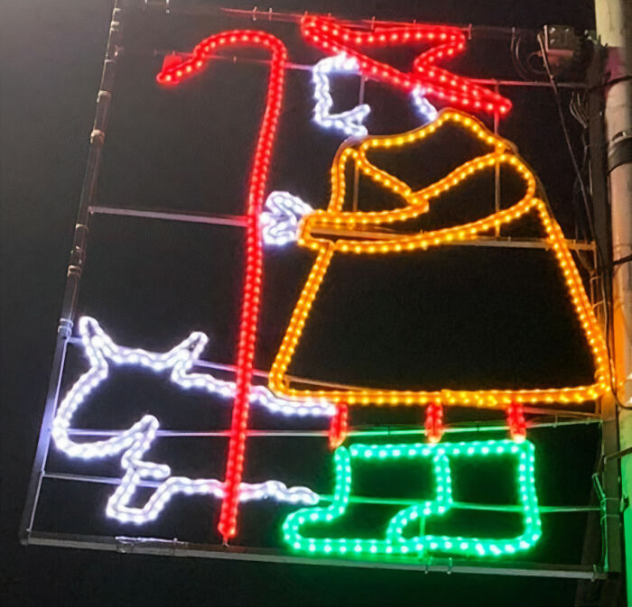 Newburgh-Scotland-Christmas-Street-Decor-Inspired-By-Drawings