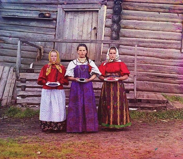 Colored Photo Of Russian Peasant Girls (1909)