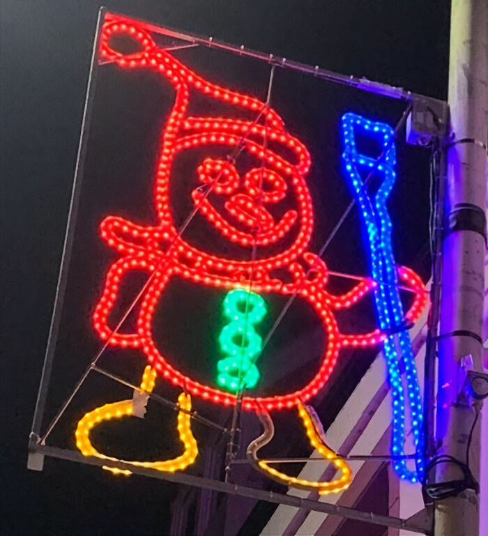 Newburgh-Scotland-Christmas-Street-Decor-Inspired-By-Drawings