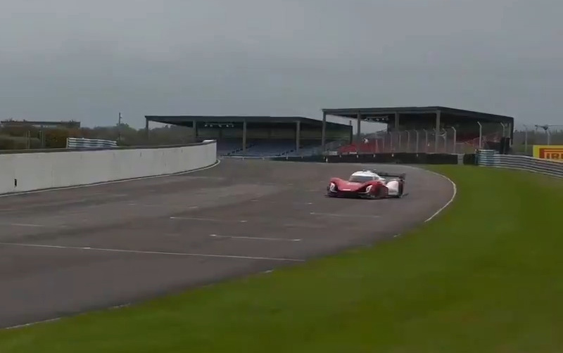 This Driverless Car Crashing Into A Wall For No Reason Perfectly Sums Up 2020 This Driverless Car Crashing Into A Wall For No Reason Perfectly Sums Up 2020
