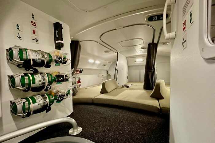 Here's What It's Like Inside Your Plane's Hidden "Crew Rest," Where Pilots And Flight Attendants Sleep Here's What It's Like Inside Your Plane's Hidden "Crew Rest," Where Pilots And Flight Attendants Sleep