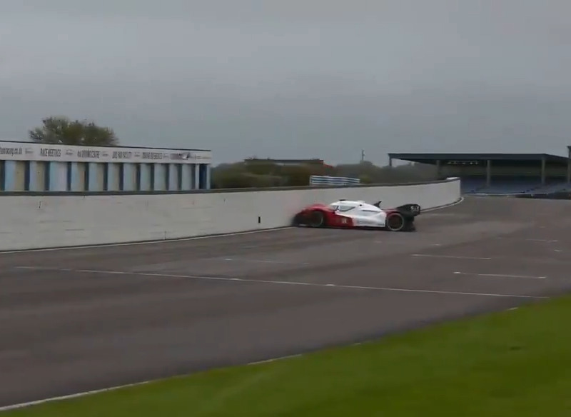 This Driverless Car Crashing Into A Wall For No Reason Perfectly Sums Up 2020 This Driverless Car Crashing Into A Wall For No Reason Perfectly Sums Up 2020