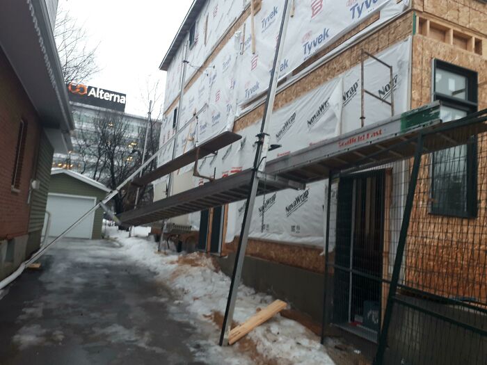 Melting Snow Piles Don't Make For A Good Foundation For Scaffolding Apparently