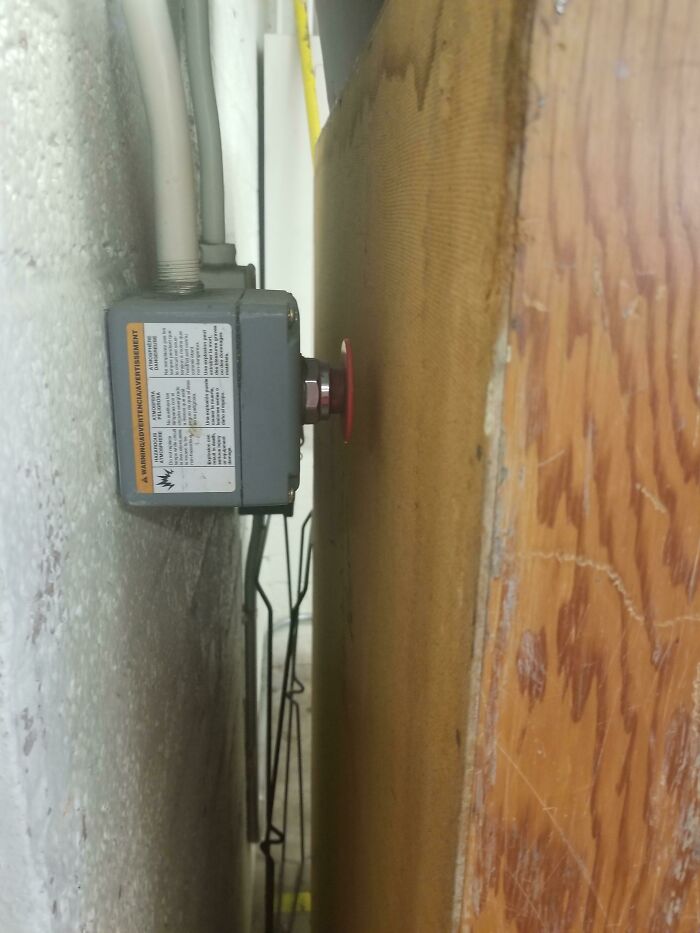 Emergency Power Shut Off For A Machine Shop Class With 25+ Manual Lathes, 5 Manual Mills, And 4 Cnc Mills Is Behind A Bookshelf