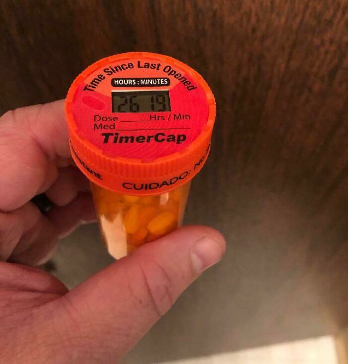 A Pill Bottle That Keeps Track Of When It Was Last Opened