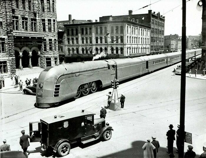 The New York Central Streamliner 'Mercury' Passes Through New York City Hall, 1936