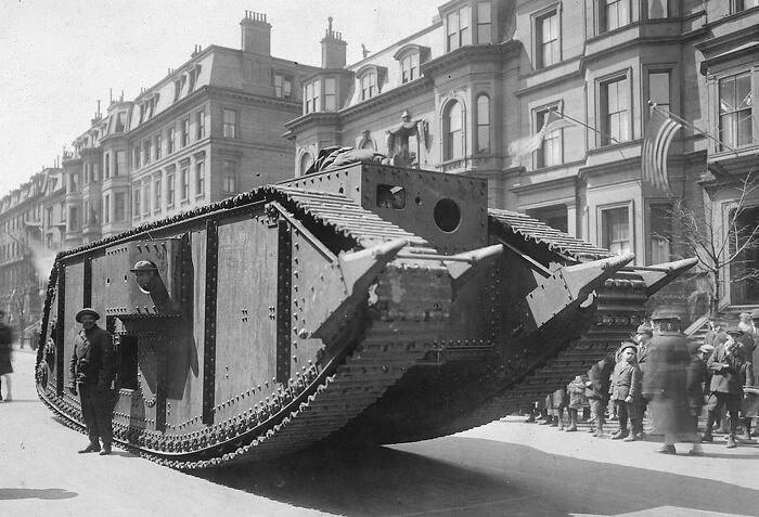 American Built Tank Called “America”, Designed By Professor E.f. Miller Of The Massachusetts Institute Of Technology. 1918