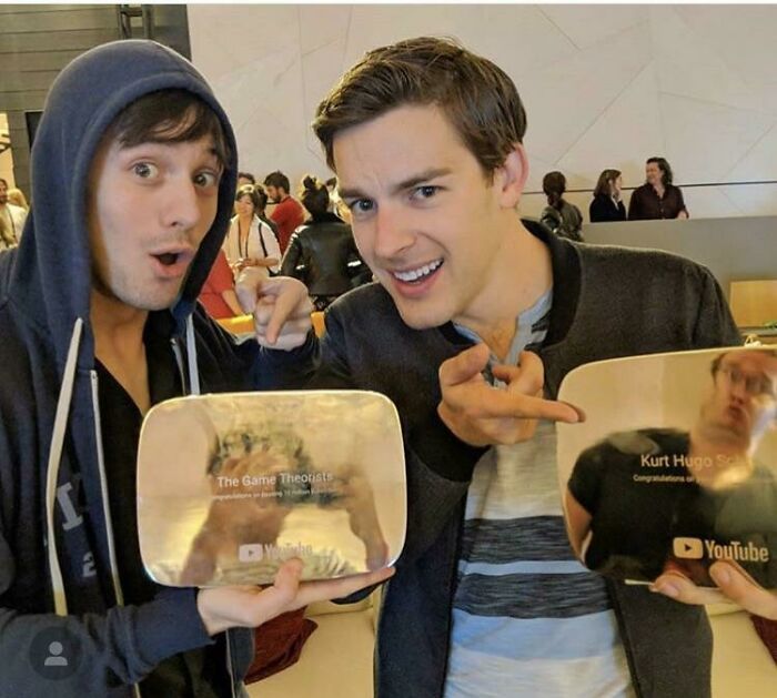 Mini Unintentionally Photobombing In The Best Way