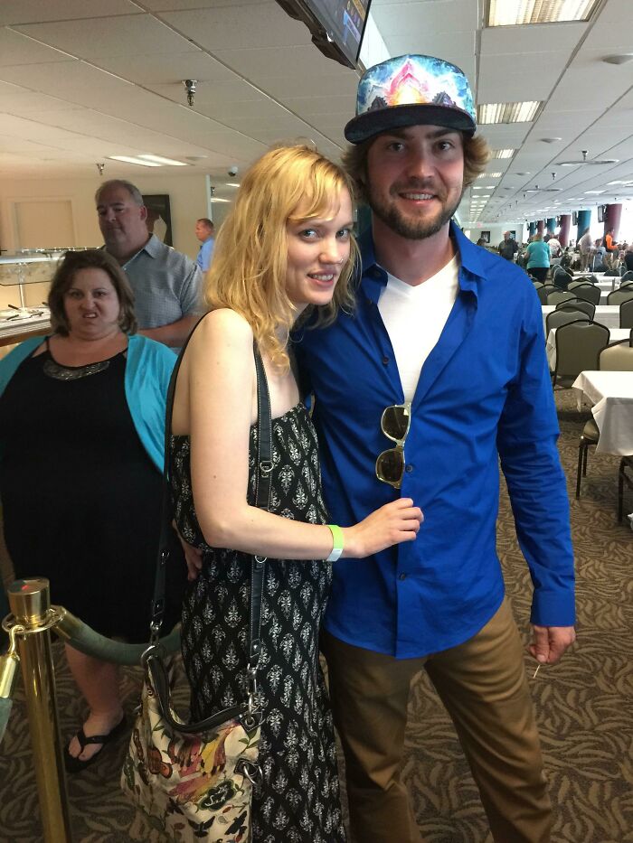 Hilarious Photobomb From A Complete Stranger