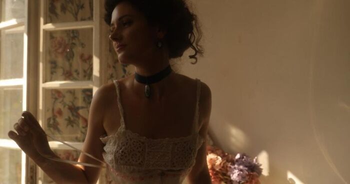 This Young Woman Dresses Like It’s The 19th Century Every Day (40 Pics)