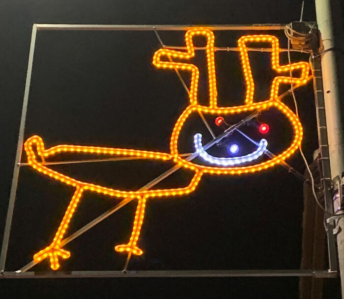 Newburgh-Scotland-Christmas-Street-Decor-Inspired-By-Drawings