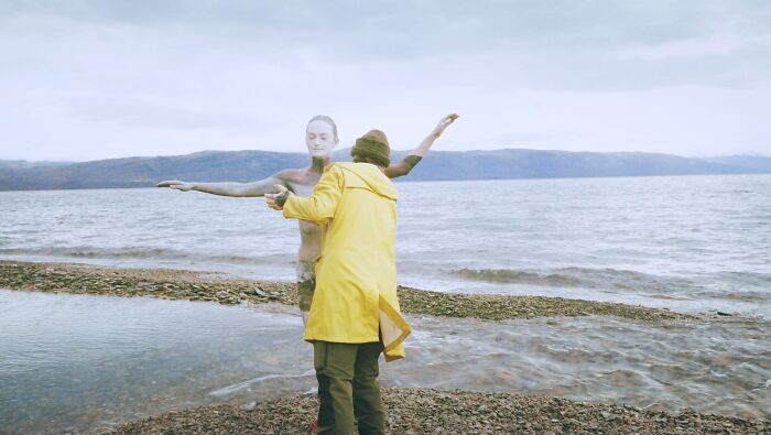 We Worked For Two Weeks In Harsh Conditions To Make This Model Disappear Into Breathtaking Arctic Landscapes