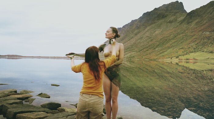 We Worked For Two Weeks In Harsh Conditions To Make This Model Disappear Into Breathtaking Arctic Landscapes We Worked For Two Weeks In Harsh Conditions To Make This Model Disappear Into Breathtaking Arctic Landscapes