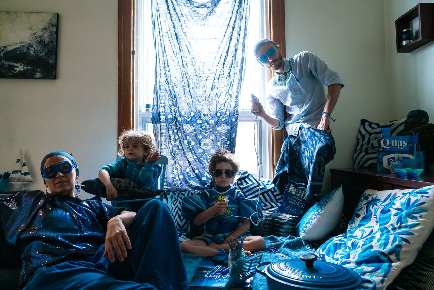 We Traveled The World In This Color-Themed Photoshoot While Being Stuck In Quarantine (9 Pics) We Traveled The World In This Color-Themed Photoshoot While Being Stuck In Quarantine (9 Pics)