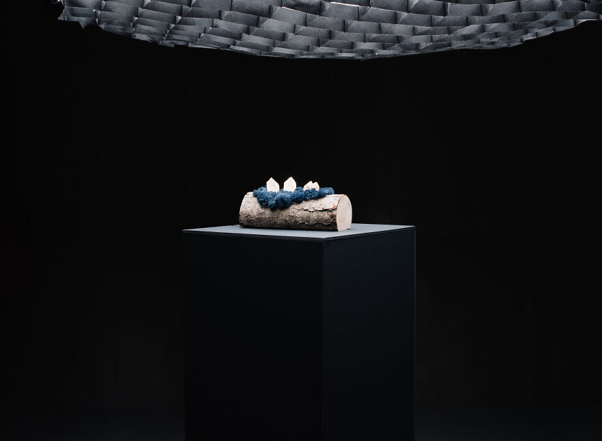 We Craft Unique Night Lamps From Glowing Crystals On Mossy Logs (23 Pics) We Craft Unique Night Lamps From Glowing Crystals On Mossy Logs (23 Pics)