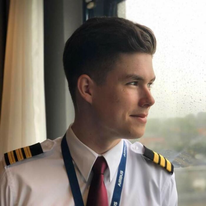 Many People Relate To This Russian Pilot Who Had To Switch His Career To Become A Food Delivery Driver Many People Relate To This Russian Pilot Who Had To Switch His Career To Become A Food Delivery Driver