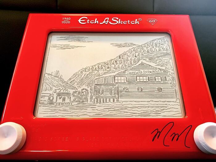 I Can Draw On The Etch-A-Sketch Better Than I Can On Paper (19 Pics)