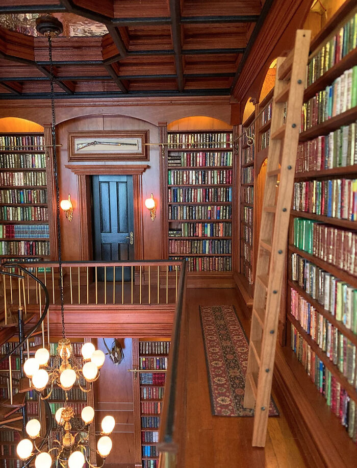 Take A Look At This Masterfully Crafted Dollhouse That Costs A Fortune (15 Pics) Take A Look At This Masterfully Crafted Dollhouse That Costs A Fortune (15 Pics)
