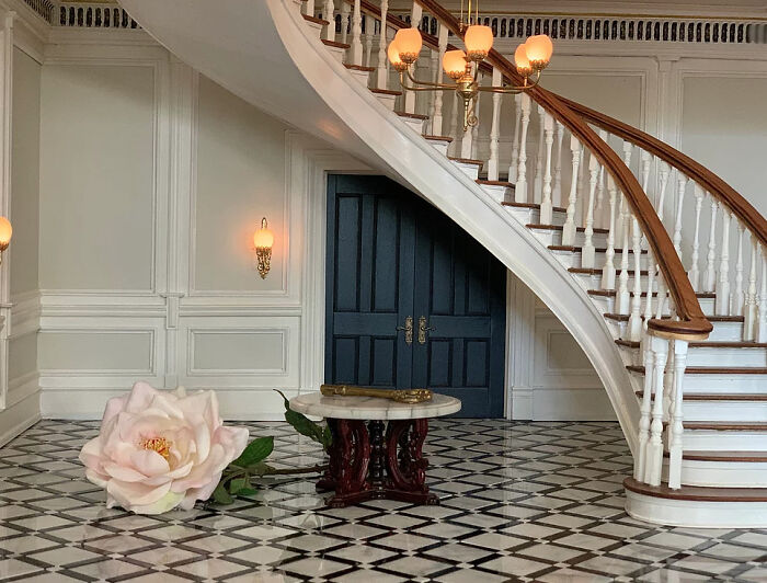 Take A Look At This Masterfully Crafted Dollhouse That Costs A Fortune (15 Pics) Take A Look At This Masterfully Crafted Dollhouse That Costs A Fortune (15 Pics)