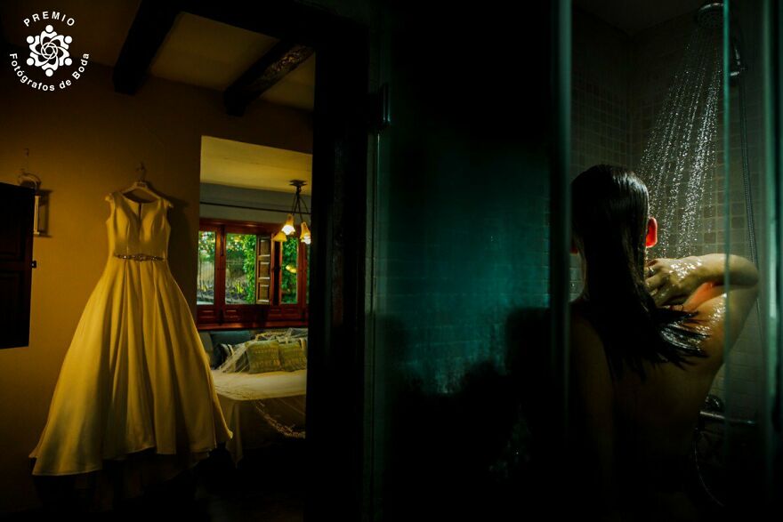 Lovely Real Moment Of A Bride Getting Ready By Ana Agua