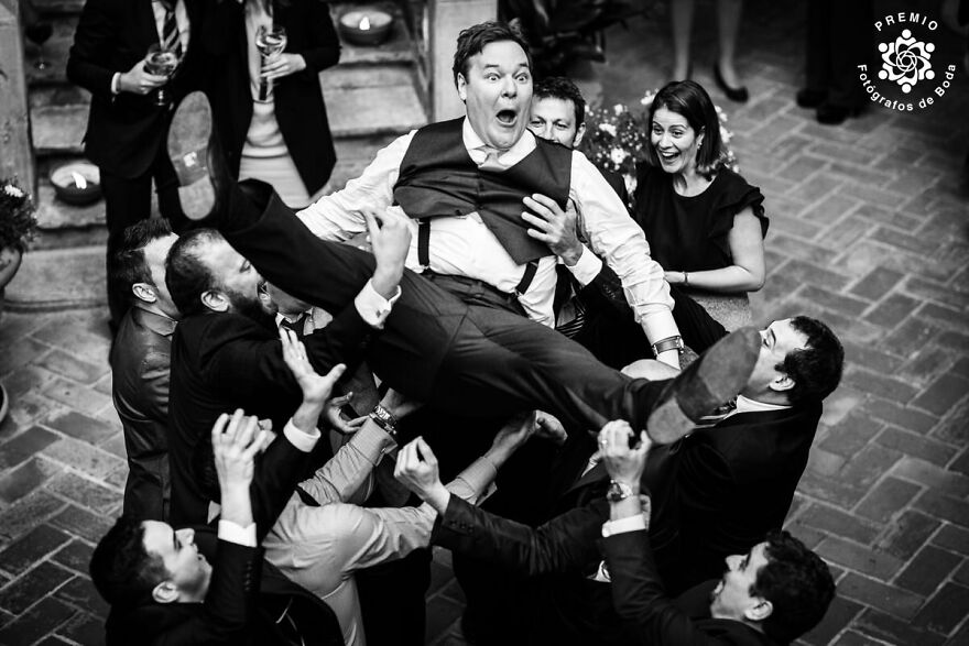 Surprise And Happiness For The Groom Captured By Jordi Mora