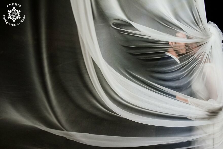 Wonderfull Portrait Of The Bride And The Groom By Daniel De García