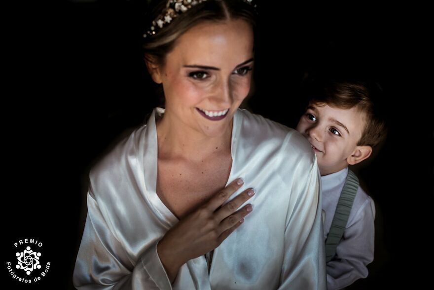 A Really Sweet Moment Of The Bride On Her Wedding Day Caught By Luna Cruz